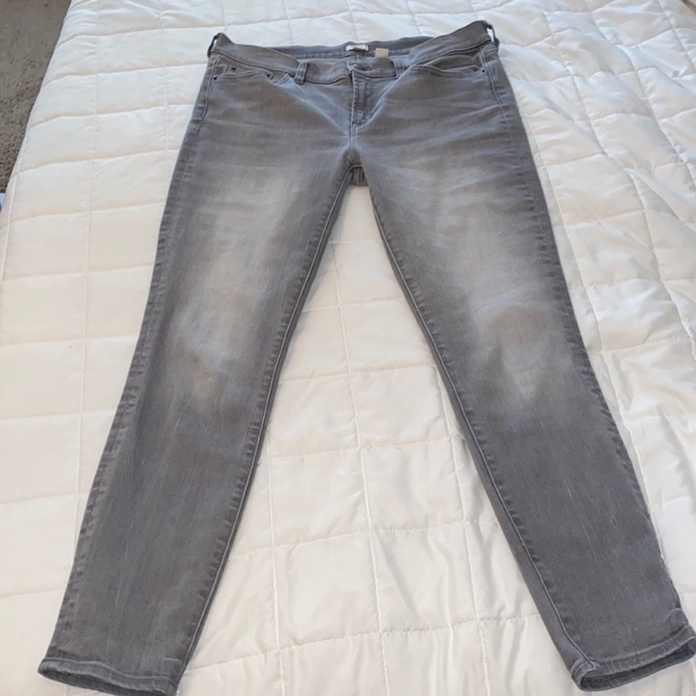 Women’s J Crew size 31 gray ankle length stretch jeans.
